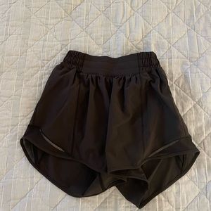 lululemon black hotty hot shorts